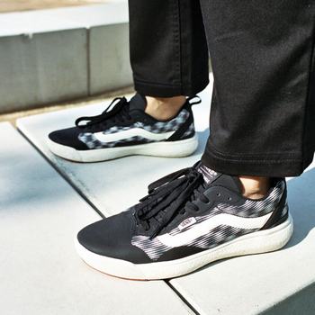 Női Vans Blur Checker UltraRange EXO Tornacipő VA2547968 Fekete